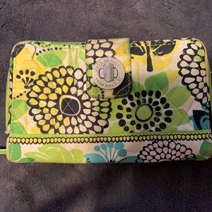 Vera Bradley Womens Clutch Wallet Green Print